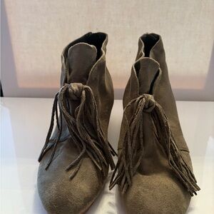 Women's Suede Fringe Ankle Boots - Olive